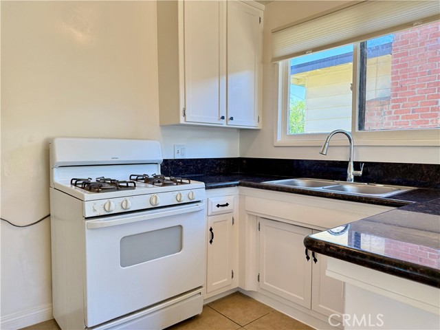 44037 Fern Avenue, Lancaster CA: https://media.crmls.org/medias/659d3744-f18c-493e-a483-7e7140b8e3c8.jpg