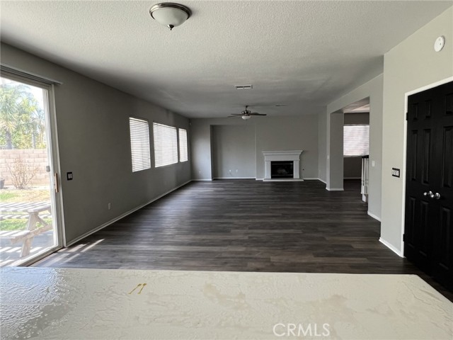 Detail Gallery Image 6 of 17 For 11935 Silver, Jurupa Valley,  CA 91752 - 5 Beds | 2/1 Baths