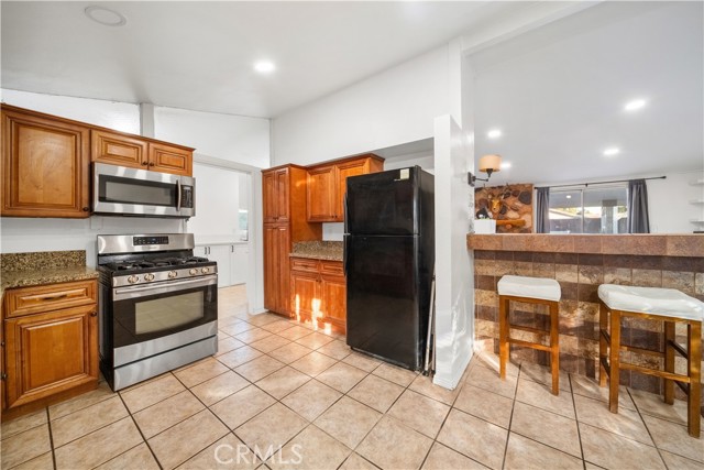 Detail Gallery Image 8 of 44 For 1610 N Amador Ave, Ontario,  CA 91764 - 5 Beds | 3 Baths