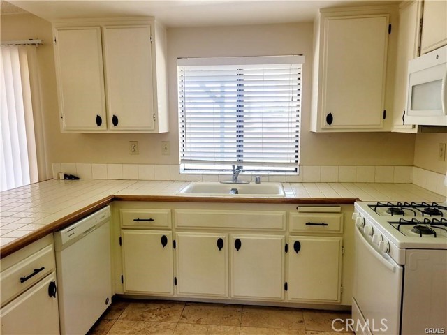 211 E Montrose Street, Rialto, California 92376, 4 Bedrooms Bedrooms, ,3 BathroomsBathrooms,Residential Lease,For Rent,211 E Montrose Street,CRCV25144398