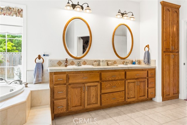 Image 23 of 51 For 13976 Lindbergh