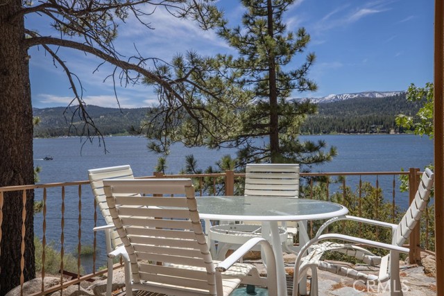 Detail Gallery Image 13 of 50 For 304 Big Bear Trail, Fawnskin,  CA 92333 - 3 Beds | 3 Baths