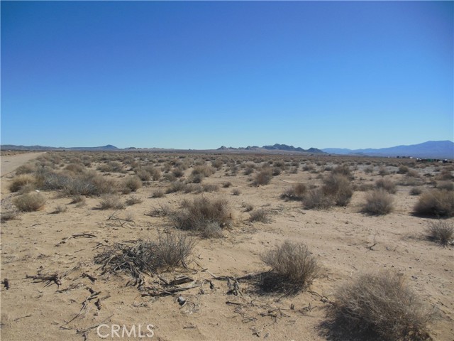 Detail Gallery Image 3 of 7 For 105 Smoke Bush, Lucerne Valley,  CA 92356 - – Beds | – Baths