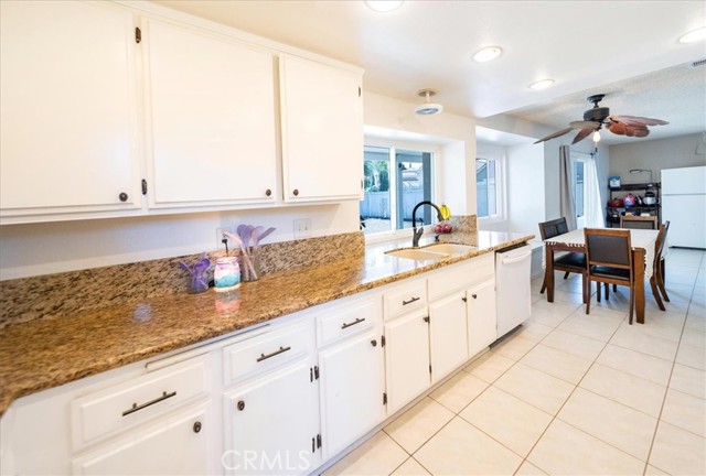 29870 Corte Cruzada, Menifee CA: https://media.crmls.org/medias/65a09563-ee98-44ba-9d28-d6dd224a58f7.jpg