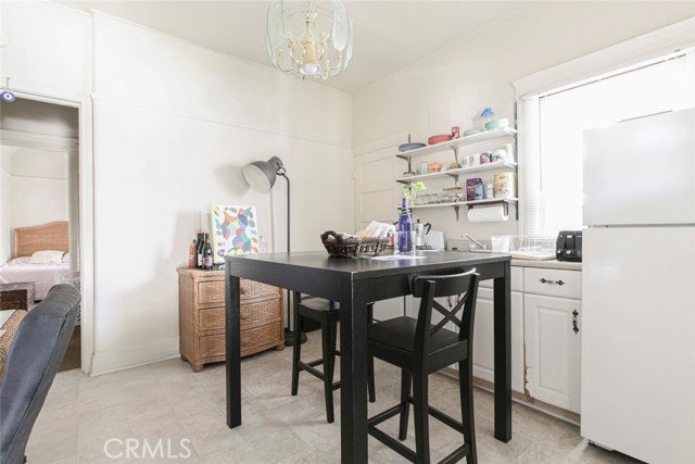 325 S Los Robles Avenue, Pasadena CA: https://media.crmls.org/medias/65a0a8a6-8b35-4e07-9e5d-ddf19732a8aa.jpg
