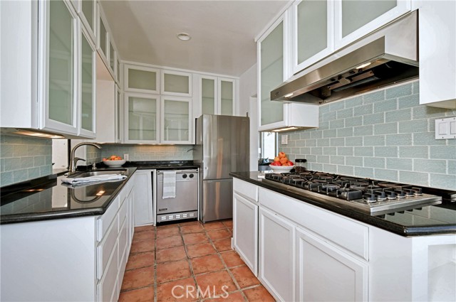Detail Gallery Image 11 of 40 For 8383 Wyndham Rd, Los Angeles,  CA 90046 - 3 Beds | 2/1 Baths