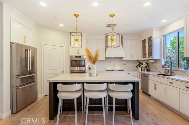 Detail Gallery Image 8 of 37 For 17065 Cantlay, Lake Balboa,  CA 91406 - 4 Beds | 3 Baths