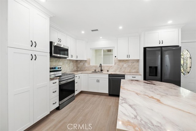 MLS #OC25171234 image #9