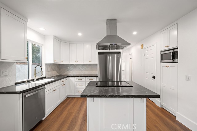 Detail Gallery Image 13 of 35 For 377 Roycroft Ave, Long Beach,  CA 90814 - 4 Beds | 2/1 Baths