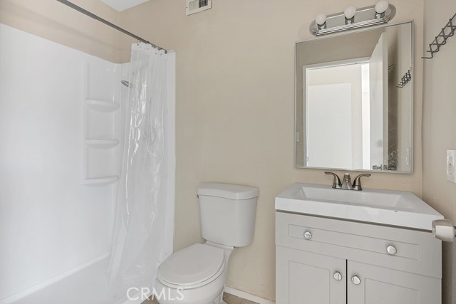 Detail Gallery Image 20 of 28 For 44556 Fenhold, Lancaster,  CA 93535 - 4 Beds | 2 Baths