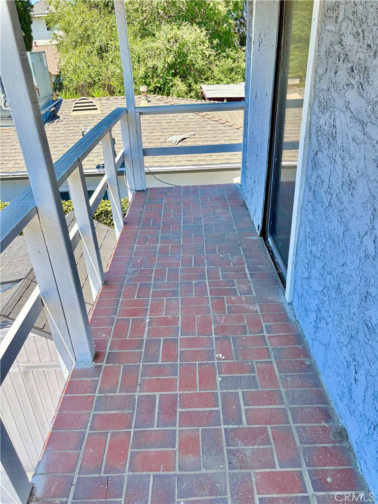 https://media.crmls.org/medias/65a475e5-78c3-4978-ab47-770b55040a00.jpg?preset=X-Large