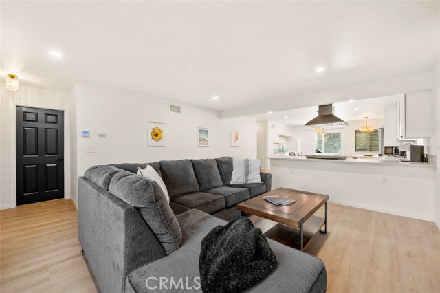 Detail Gallery Image 5 of 31 For 332 Cadillac Cir, Oceanside,  CA 92054 - 3 Beds | 2 Baths