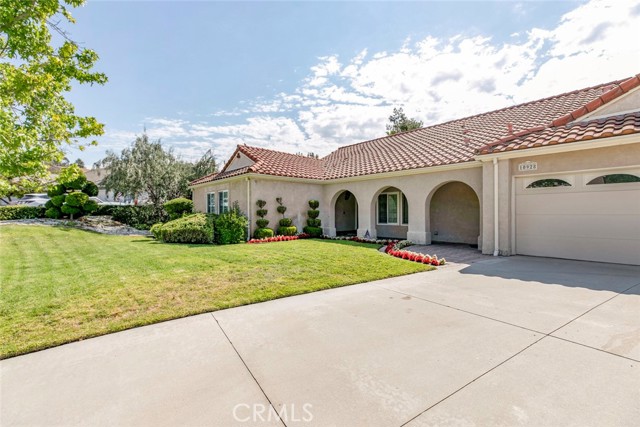 Detail Gallery Image 3 of 51 For 10928 Meseta Ave, Shadow Hills,  CA 91040 - 4 Beds | 3 Baths