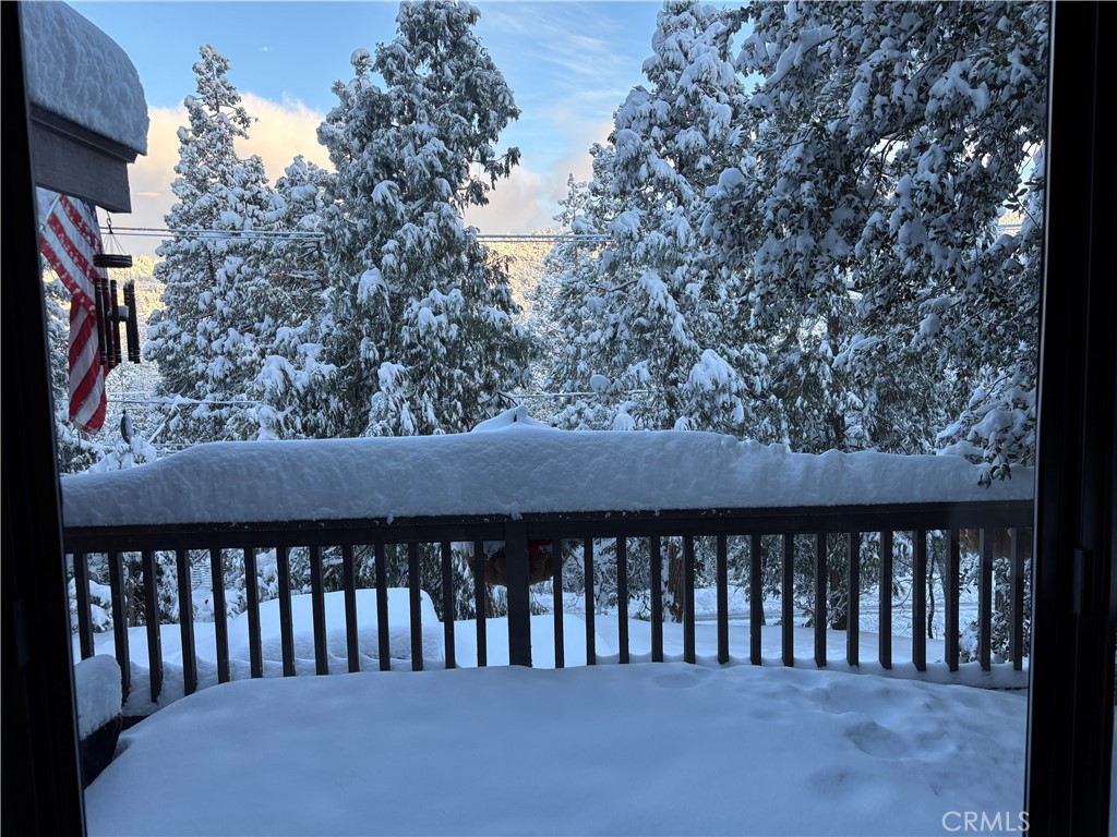 https://media.crmls.org/medias/65a67d55-06d5-45c2-bdf7-e33e5d1e98b5.jpg?preset=X-Large