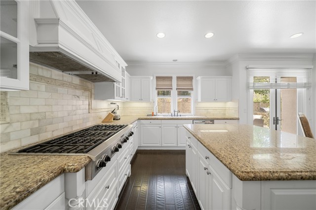 Detail Gallery Image 9 of 36 For 28 Townsend, Irvine,  CA 92620 - 5 Beds | 5/1 Baths