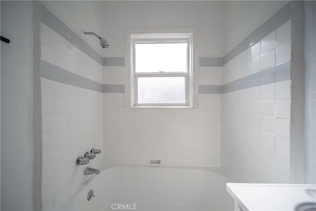 https://media.crmls.org/medias/65a79522-df9c-4321-aee7-5dd75195dafc.jpg?preset=X-Large