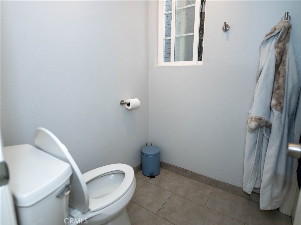 https://media.crmls.org/medias/65a8a8c5-23c3-4d9b-92f1-7e71248d37c7.jpg?preset=X-Large