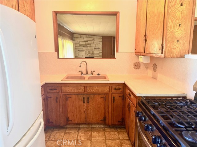 Detail Gallery Image 5 of 11 For 15602 Pitts Ave., Paramount,  CA 90723 - 3 Beds | 2 Baths