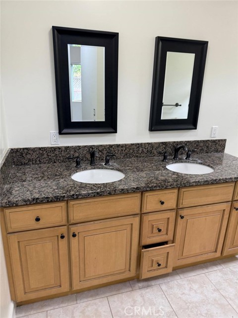 Detail Gallery Image 3 of 12 For 4220 Matilija Ave, Sherman Oaks,  CA 91423 - 3 Beds | 2 Baths