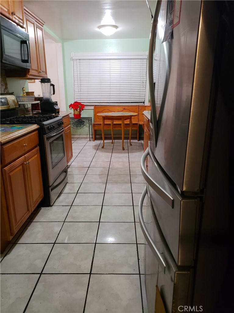 https://media.crmls.org/medias/65aab0ce-ae36-4238-baa2-1f66d677e55e.jpg?preset=X-Large