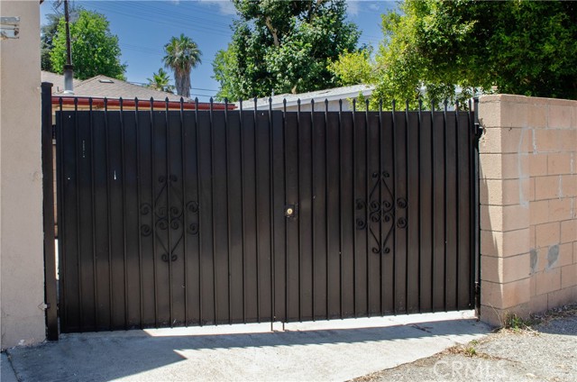 10520 Haskell Avenue, Granada Hills CA: https://media.crmls.org/medias/65ab170e-357e-400c-bdfd-0a3a1528d002.jpg