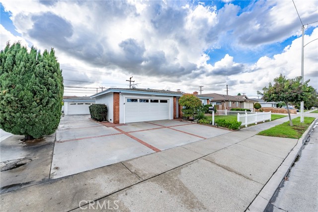 Detail Gallery Image 2 of 65 For 11782 Azalea, Fountain Valley,  CA 92708 - – Beds | – Baths