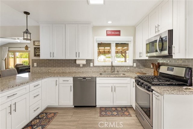 Detail Gallery Image 12 of 45 For 28216 Eucalyptus, Highland,  CA 92346 - 3 Beds | 2/1 Baths