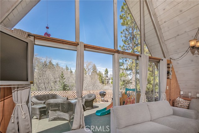 Detail Gallery Image 3 of 10 For 27874 Matterhorn Drive, Lake Arrowhead,  CA 92352 - 4 Beds | 4 Baths