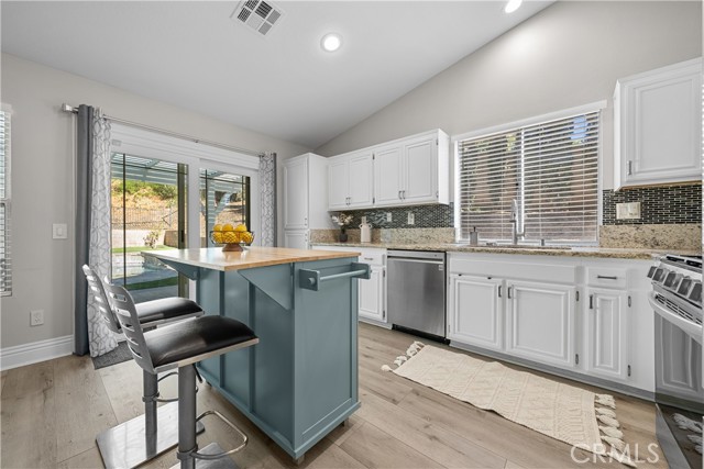 Detail Gallery Image 11 of 41 For 27769 Kristin Ln, Saugus,  CA 91350 - 3 Beds | 2 Baths