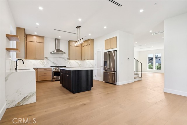 Detail Gallery Image 12 of 51 For 14931 Vose St, Van Nuys,  CA 91405 - 7 Beds | 6/1 Baths