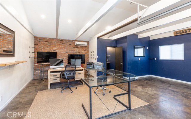 7441 Sylvia Avenue, Reseda CA: https://media.crmls.org/medias/65af3dba-a8a6-4add-8bd3-aeba2956b08b.jpg