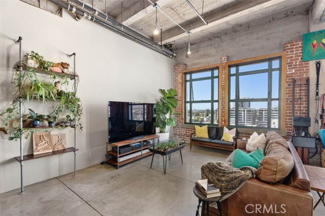 100 W 5th Street, Long Beach CA: https://media.crmls.org/medias/65b03da3-8f79-42de-b33b-0dabbb16b4e1.jpg