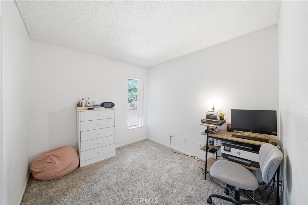 https://media.crmls.org/medias/65b12730-da00-4e09-afb4-0b21077ebc98.jpg?preset=X-Large