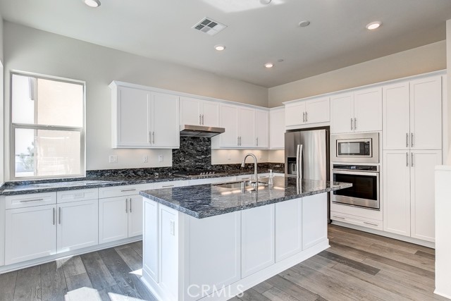 Detail Gallery Image 10 of 33 For 791 Benchmark, Irvine,  CA 92618 - 3 Beds | 3/1 Baths