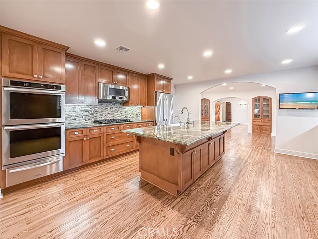 Detail Gallery Image 17 of 60 For 15452 Varden, Sherman Oaks,  CA 91403 - 4 Beds | 4 Baths