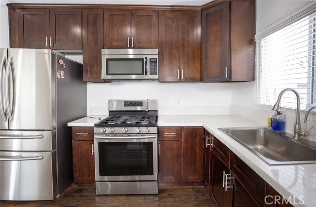 15847 Marlin Place, Van Nuys CA: https://media.crmls.org/medias/65b28836-0093-4d12-938f-2080ae9dad59.jpg