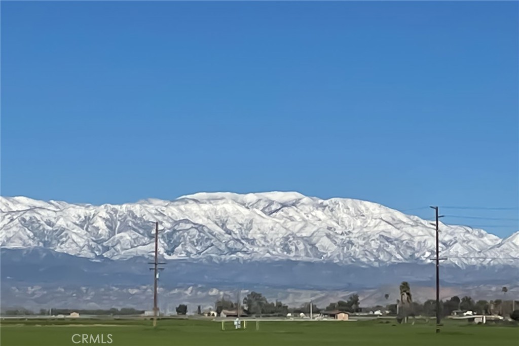 https://media.crmls.org/medias/65b29503-b992-41f8-83d1-f8d93b97e5c1.jpg?preset=X-Large