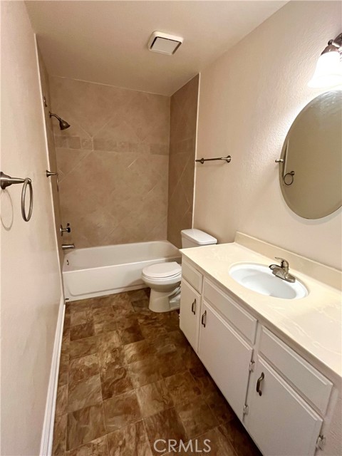 Detail Gallery Image 14 of 21 For 15000 Downey Ave #204,  Paramount,  CA 90723 - 1 Beds | 1 Baths