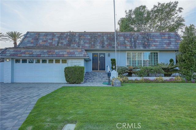 Detail Gallery Image 2 of 57 For 2518 N Greenbrier St, Santa Ana,  CA 92706 - 4 Beds | 2/1 Baths