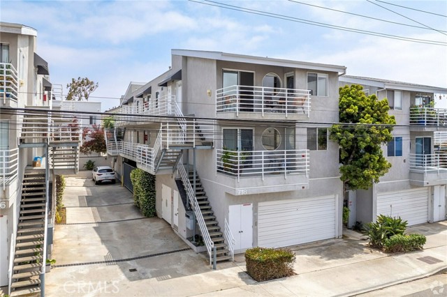 Detail Gallery Image 2 of 9 For 710 5th St, Hermosa Beach,  CA 90254 - 8 Beds | 8 Baths