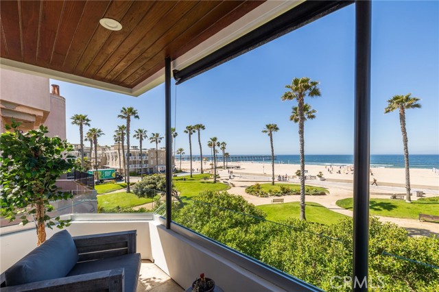 Detail Gallery Image 5 of 35 For 36 15th St, Hermosa Beach,  CA 90254 - 4 Beds | 4 Baths