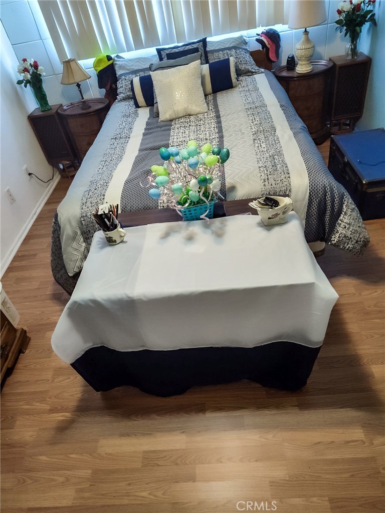 https://media.crmls.org/medias/65b67b00-562c-4749-bc67-142a8711cbe9.jpg?preset=X-Large