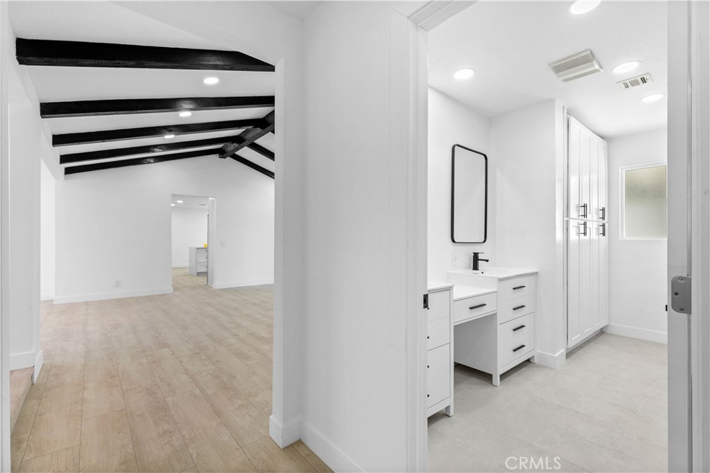 https://media.crmls.org/medias/65b71ac1-e744-49cb-916b-5295329ccaa4.jpg?preset=X-Large