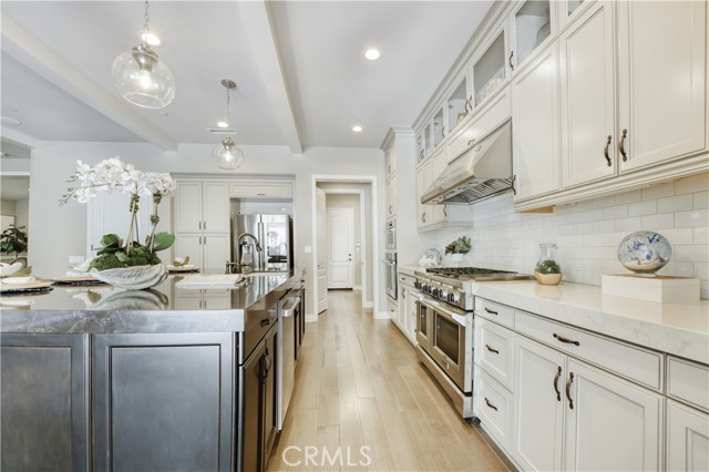 46 Shadybend, Irvine CA: https://media.crmls.org/medias/65b737d3-5e19-4632-acb4-a9ed0e935651.jpg