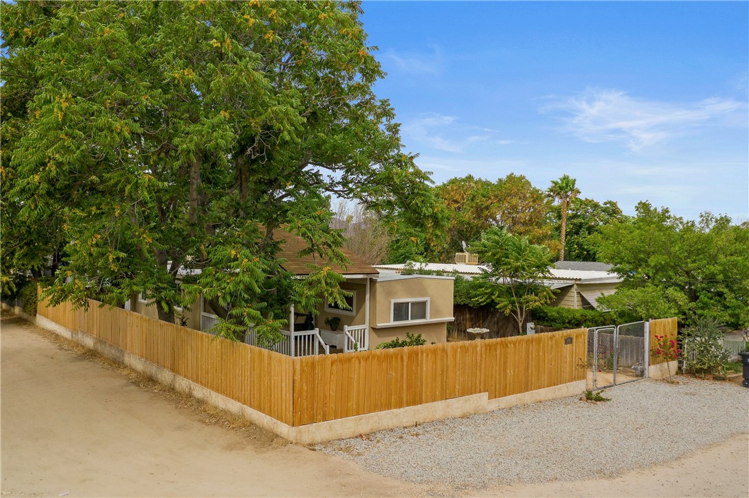 Detail Gallery Image 2 of 44 For 21340 Austin St, Wildomar,  CA 92595 - 2 Beds | 2 Baths