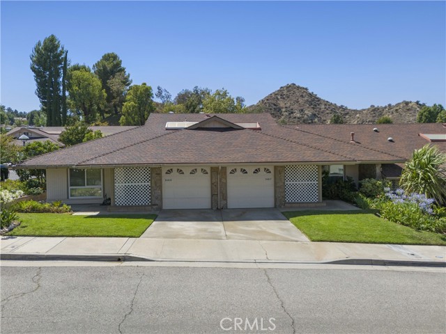 Detail Gallery Image 1 of 57 For 26817 Oak Branch Cir, Newhall,  CA 91321 - 2 Beds | 2 Baths