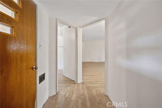 Detail Gallery Image 4 of 43 For 3935 N Tollhouse Rd, Fresno,  CA 93726 - 4 Beds | 2 Baths