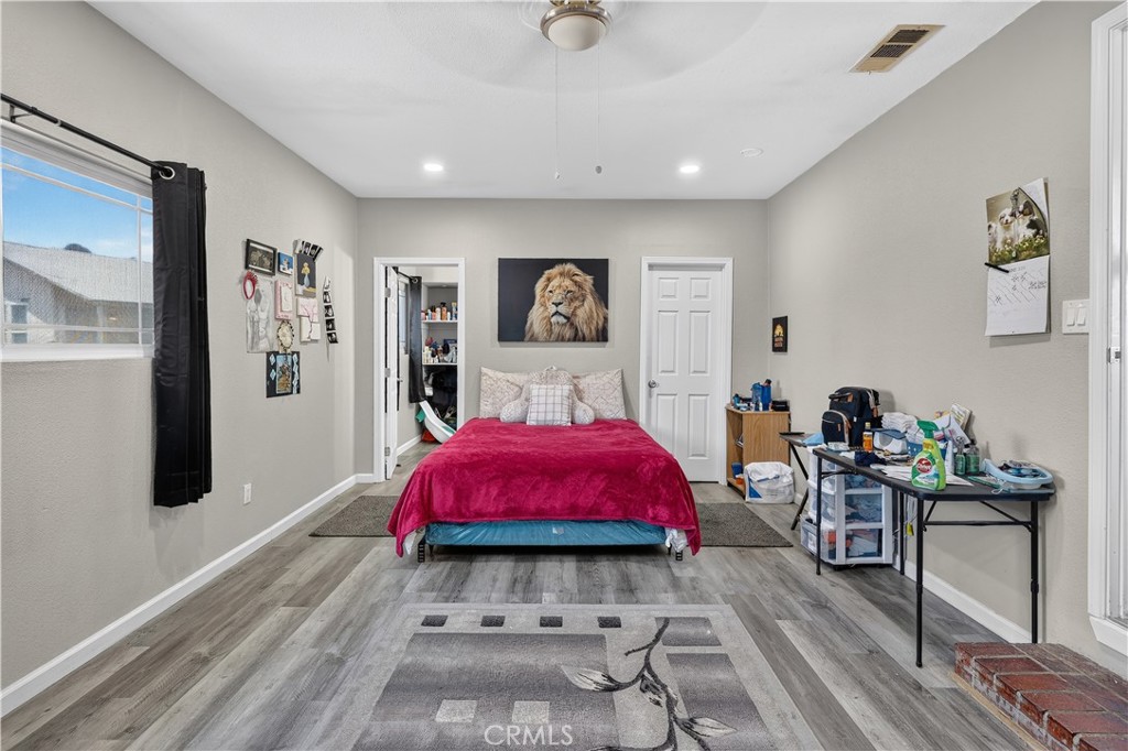 https://media.crmls.org/medias/65b87fde-55b6-4083-ae75-044412ec2375.jpg?preset=X-Large
