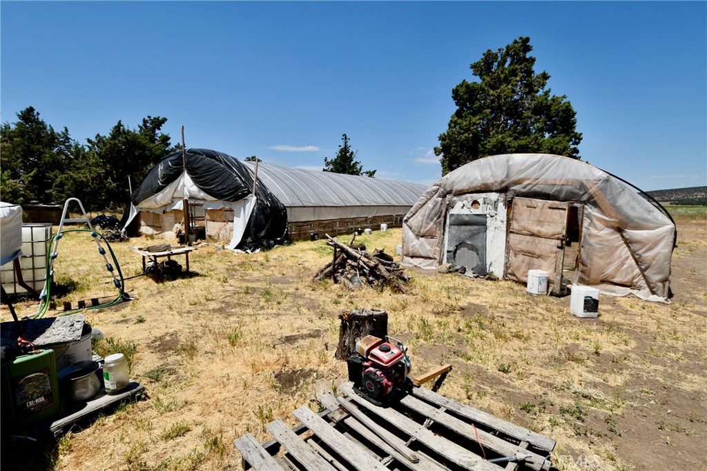 https://media.crmls.org/medias/65b9bcfd-9d44-4d14-ab68-0178f3e6a398.jpg?preset=X-Large