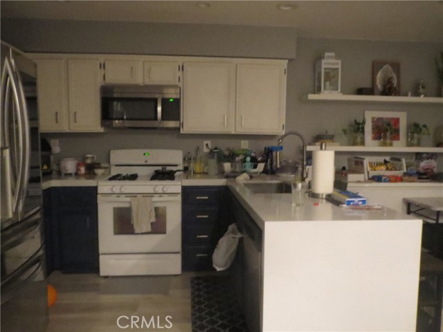 Detail Gallery Image 5 of 16 For 406 E Center, Anaheim,  CA 92805 - 3 Beds | 2/1 Baths